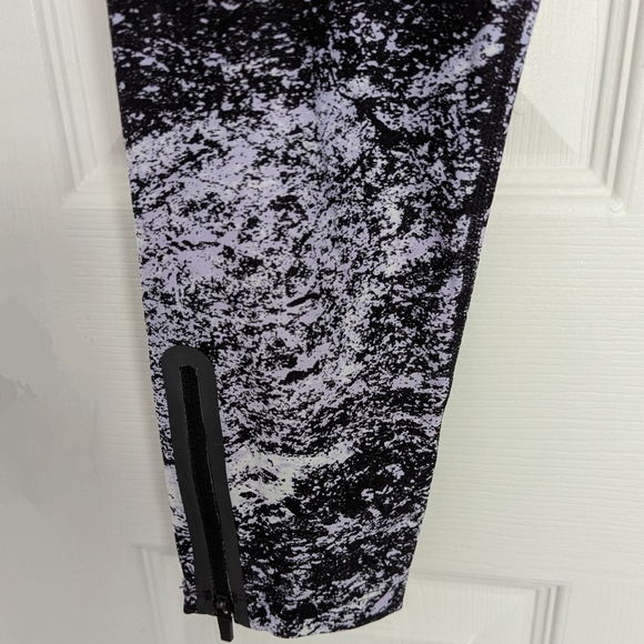 NWOT-DKNY Women's (Size Small) Black & White Splattered Design Cropped L… - Picture 2 of 8